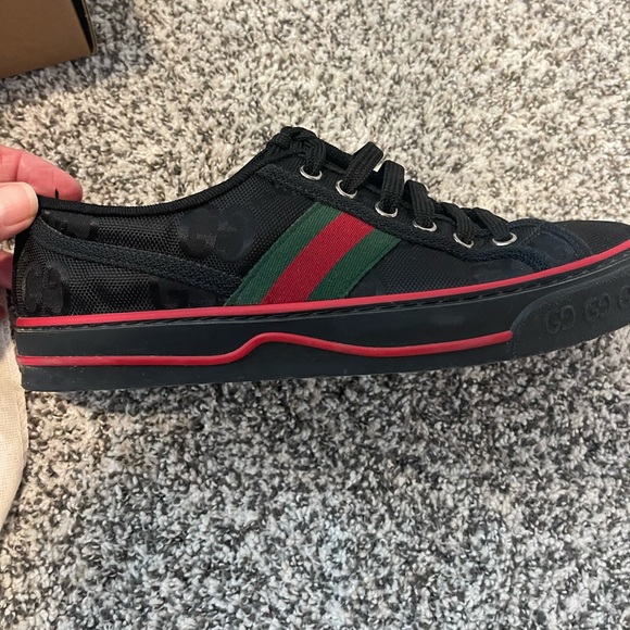 AUTHENTIC GUCCI TENNIS SHOES, SIZE 38 BLACK, EXCELLENT CONDITION, OG RECEIPT - Picture 5 of 9